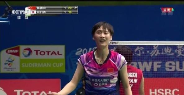 在足球的峰 在足球的峰